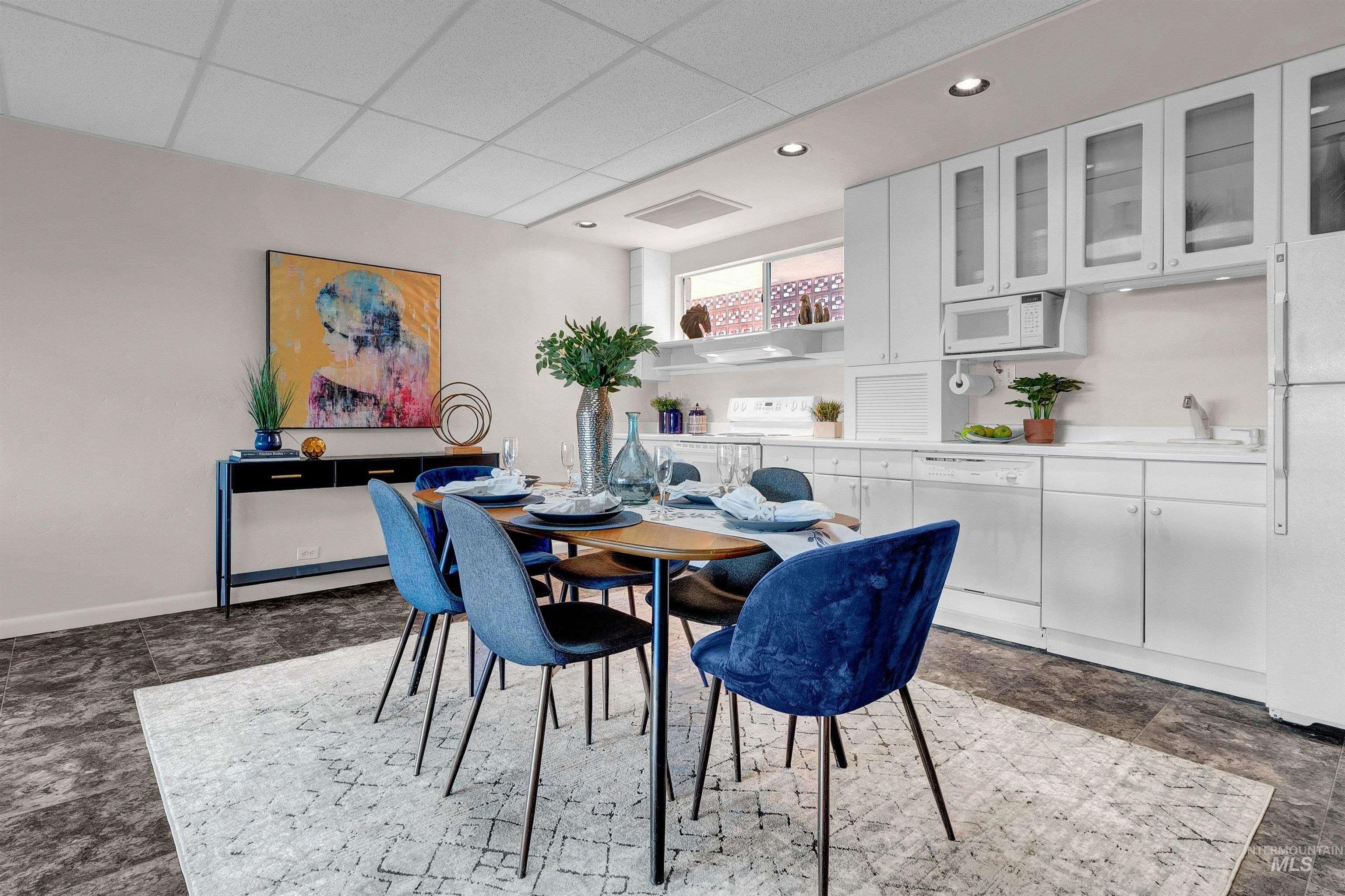 3701 W Crescent Rim Drive, Boise, Idaho 83706, 2 Bedrooms, 2 Bathrooms, Residential For Sale, Price $350,000,MLS 98972597