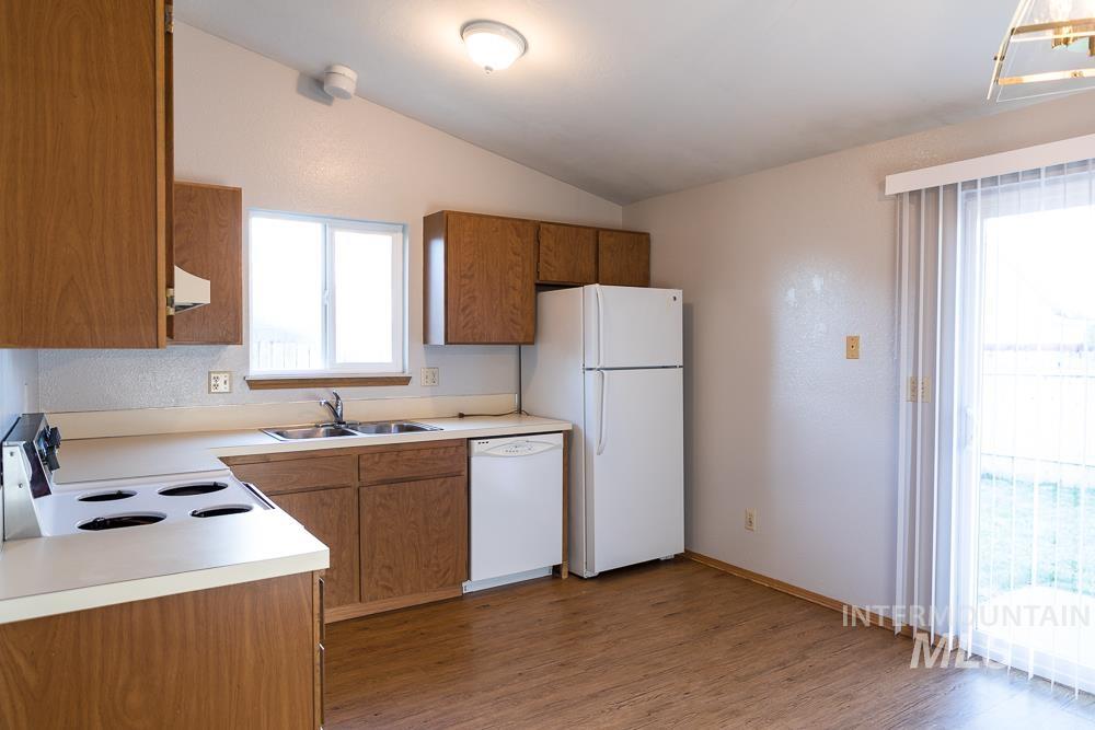 1158 SW 14th Ave, Ontario, Oregon 97914, 2 Bedrooms, 1 Bathroom, Rental For Rent, Price $1,325,MLS 98972598