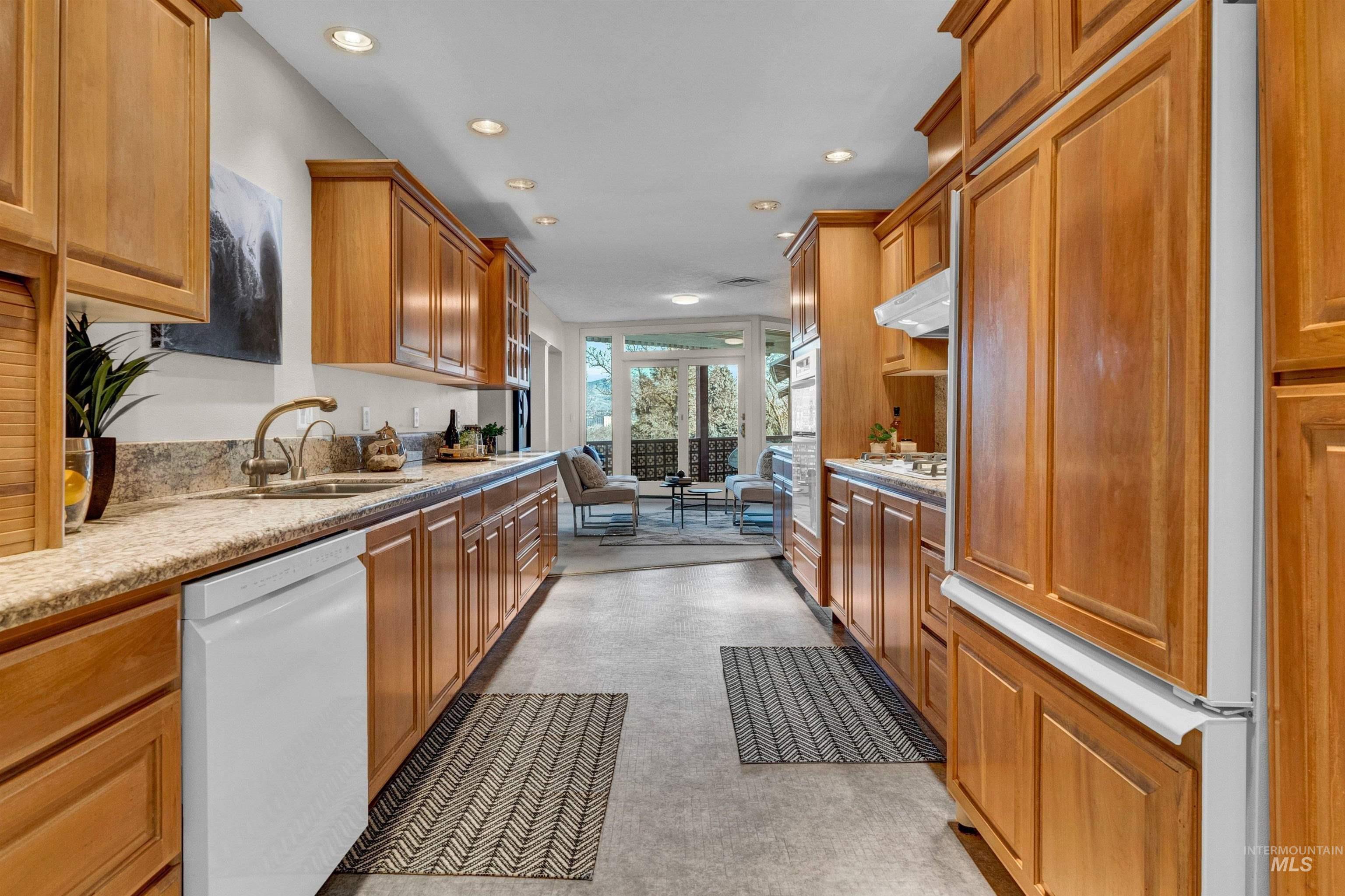 3701 W Crescent Rim Drive, Boise, Idaho 83706, 2 Bedrooms, 2 Bathrooms, Residential For Sale, Price $800,000,MLS 98972601