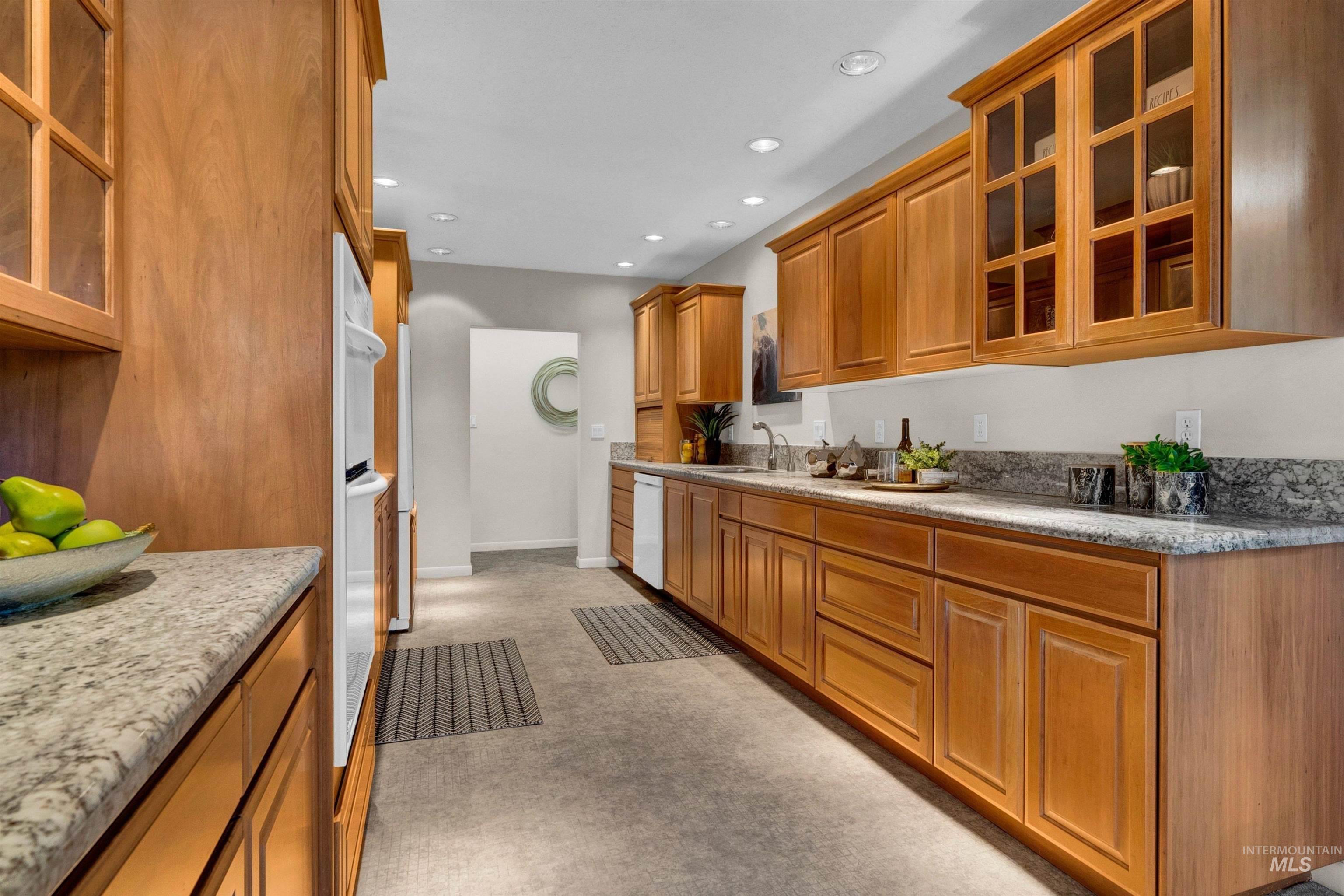 3701 W Crescent Rim Drive, Boise, Idaho 83706, 2 Bedrooms, 2 Bathrooms, Residential For Sale, Price $800,000,MLS 98972601