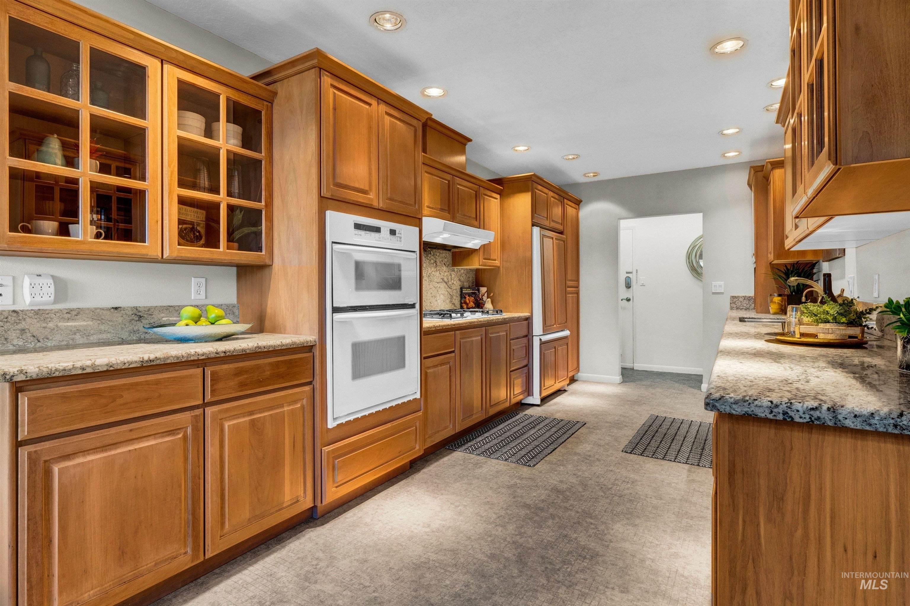 3701 W Crescent Rim Drive, Boise, Idaho 83706, 2 Bedrooms, 2 Bathrooms, Residential For Sale, Price $800,000,MLS 98972601