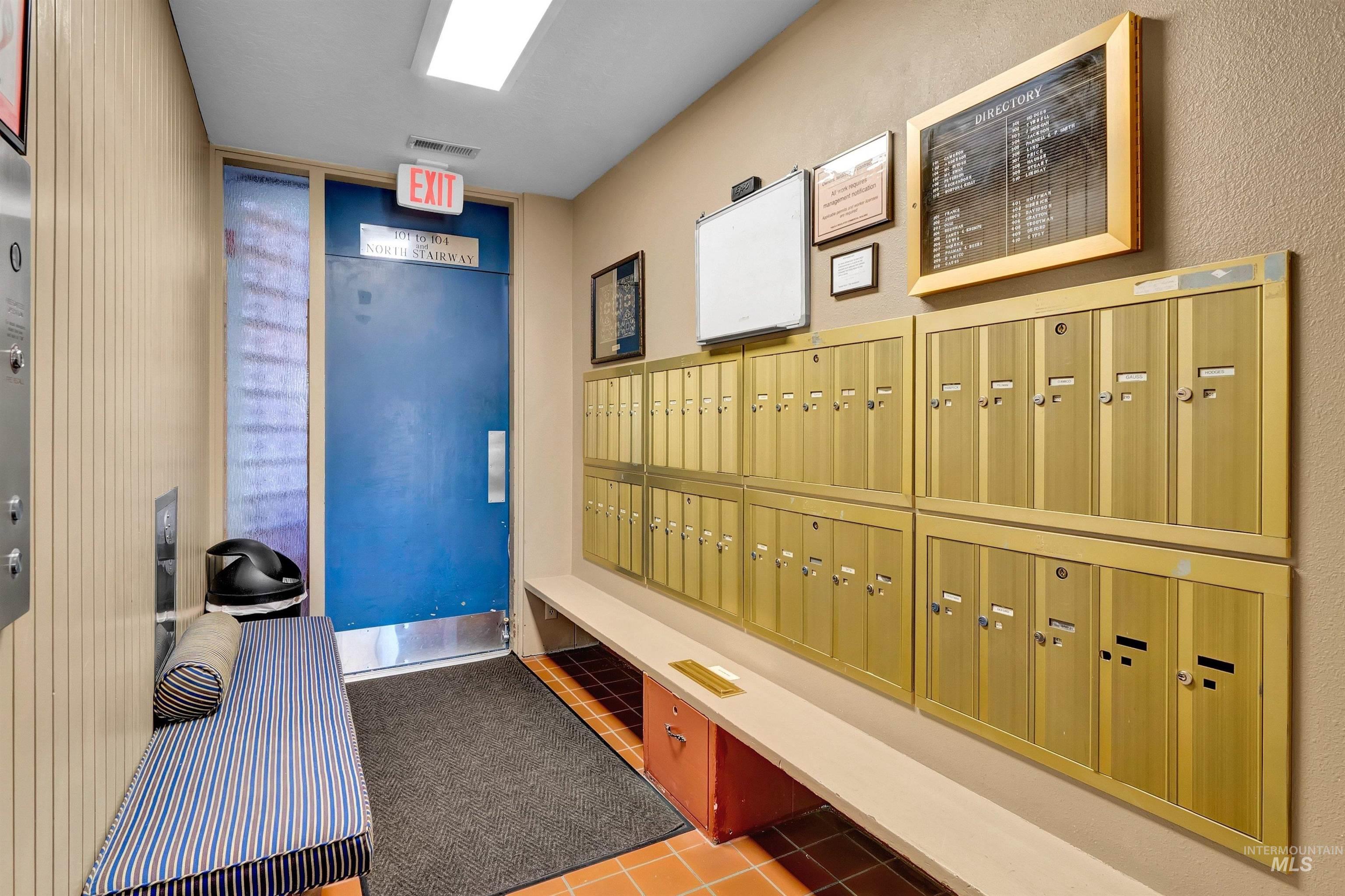 3701 W Crescent Rim Drive, Boise, Idaho 83706, 2 Bedrooms, 2 Bathrooms, Residential For Sale, Price $800,000,MLS 98972601