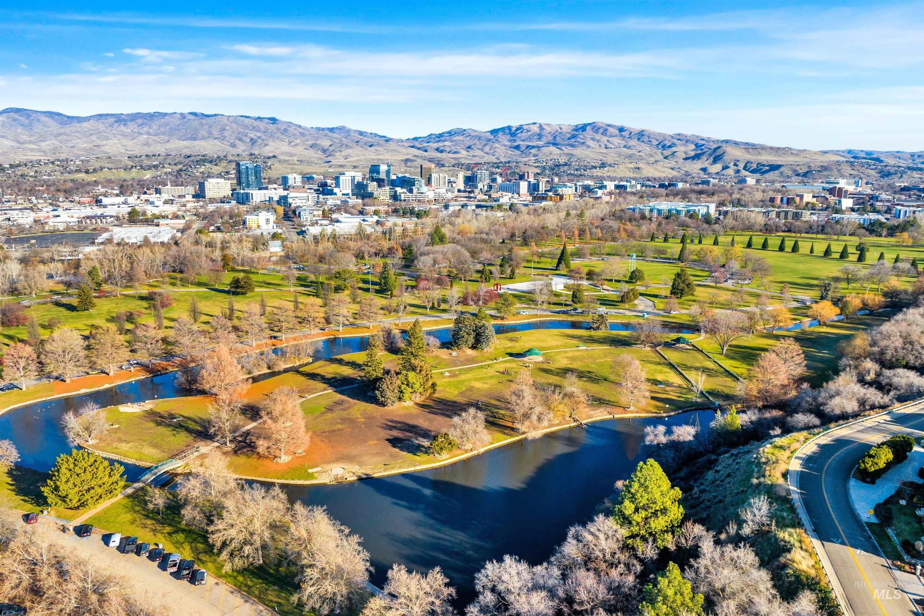 3701 W Crescent Rim Drive, Boise, Idaho 83706, 2 Bedrooms, 2 Bathrooms, Residential For Sale, Price $800,000,MLS 98972601