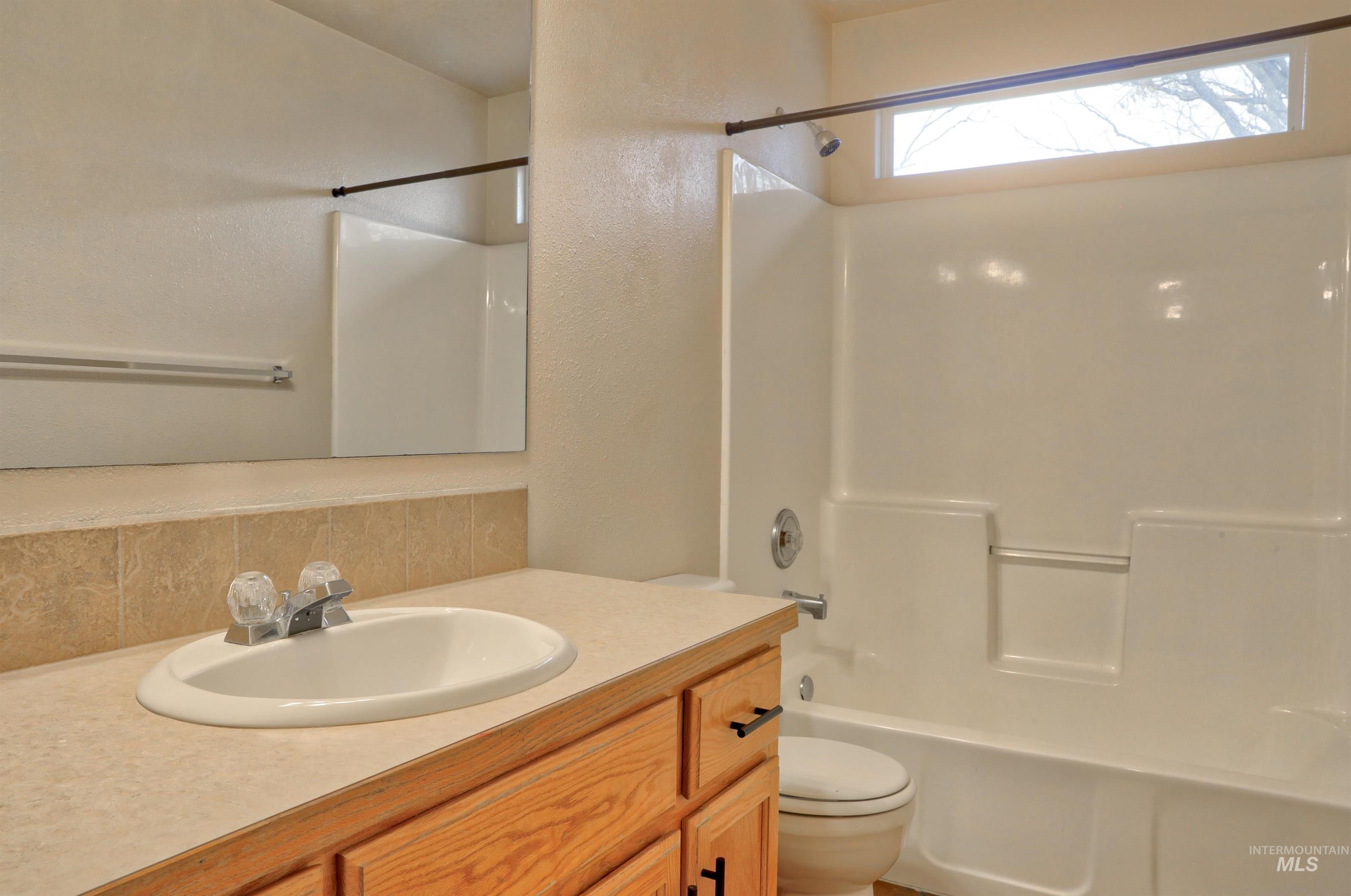 1409 W Orchard Ave, Nampa, Idaho 83651, 3 Bedrooms, 2 Bathrooms, Residential For Sale, Price $325,000,MLS 98972602