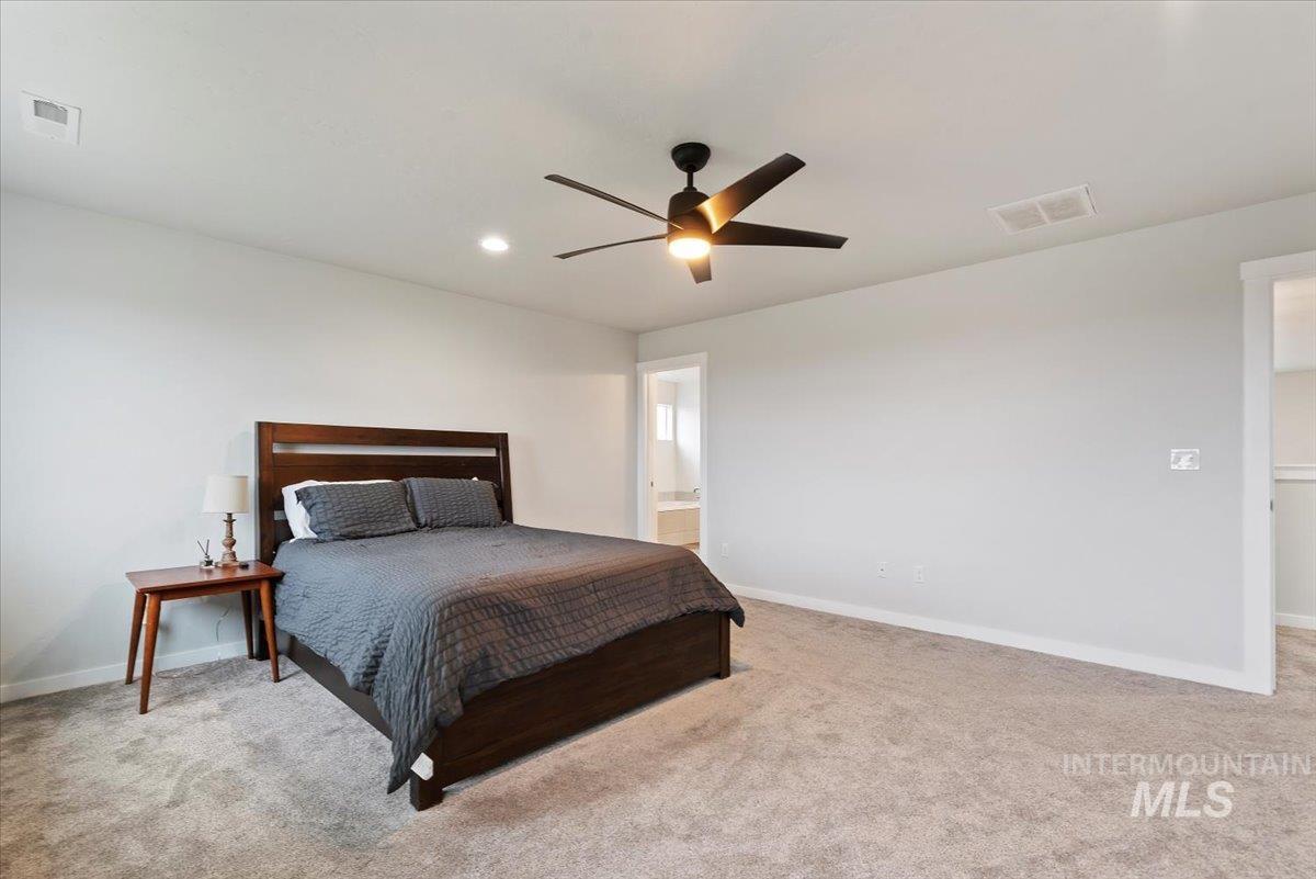 4086 N Kithnos Ave, Meridian, Idaho 83646, 5 Bedrooms, 2.5 Bathrooms, Residential For Sale, Price $580,000,MLS 98972603