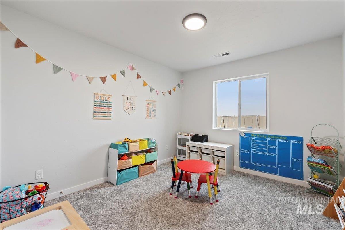 4086 N Kithnos Ave, Meridian, Idaho 83646, 5 Bedrooms, 2.5 Bathrooms, Residential For Sale, Price $580,000,MLS 98972603