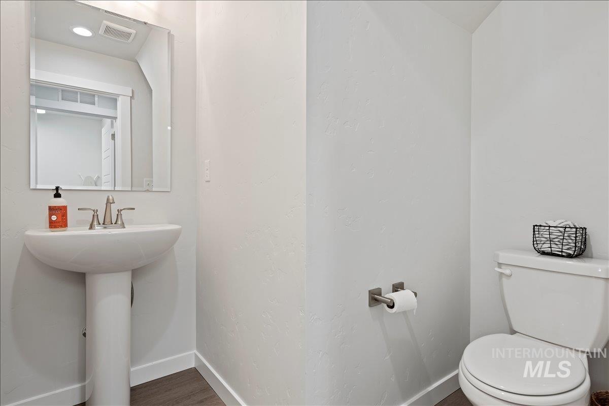 4086 N Kithnos Ave, Meridian, Idaho 83646, 5 Bedrooms, 2.5 Bathrooms, Residential For Sale, Price $575,000,MLS 98972603