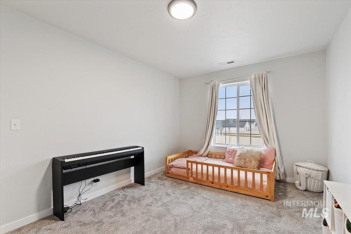 4086 N Kithnos Ave, Meridian, Idaho 83646, 5 Bedrooms, 2.5 Bathrooms, Residential For Sale, Price $580,000,MLS 98972603