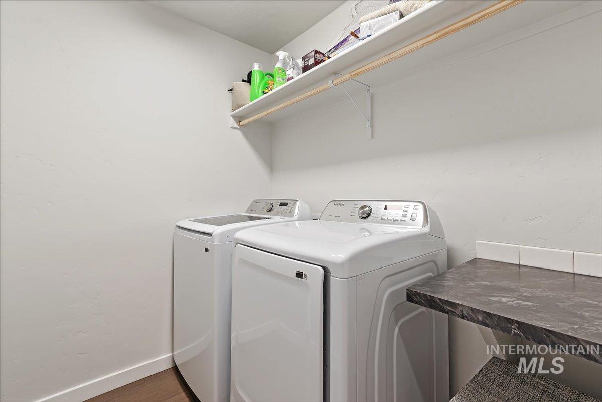 4086 N Kithnos Ave, Meridian, Idaho 83646, 5 Bedrooms, 2.5 Bathrooms, Residential For Sale, Price $575,000,MLS 98972603