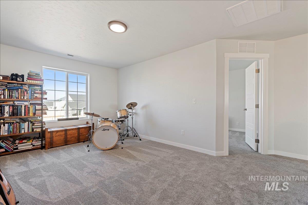 4086 N Kithnos Ave, Meridian, Idaho 83646, 5 Bedrooms, 2.5 Bathrooms, Residential For Sale, Price $575,000,MLS 98972603