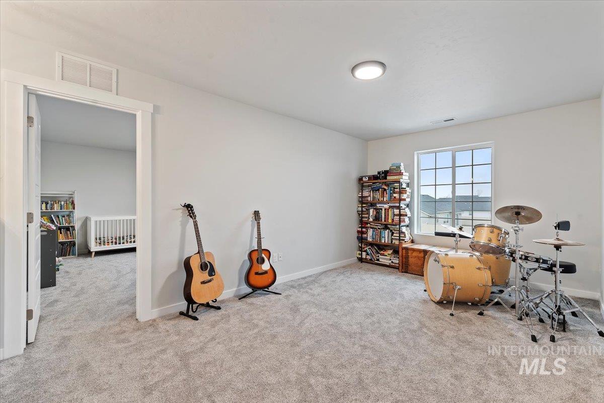 4086 N Kithnos Ave, Meridian, Idaho 83646, 5 Bedrooms, 2.5 Bathrooms, Residential For Sale, Price $580,000,MLS 98972603