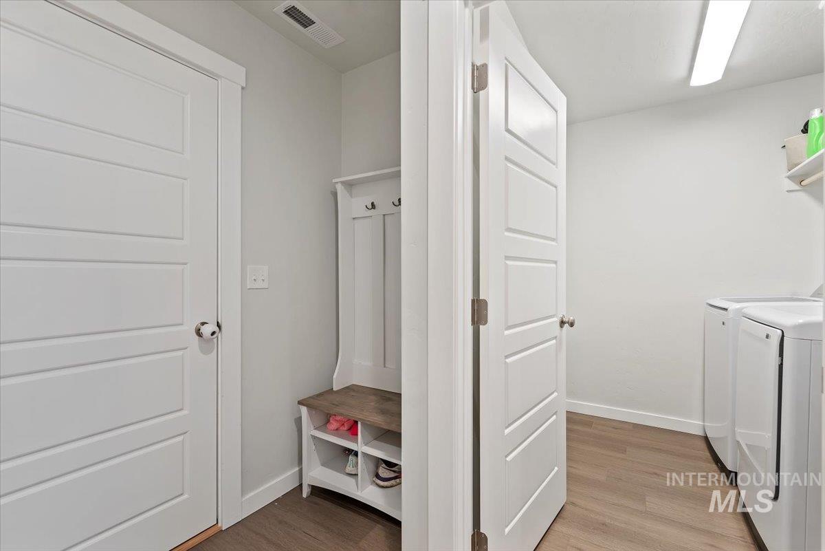 4086 N Kithnos Ave, Meridian, Idaho 83646, 5 Bedrooms, 2.5 Bathrooms, Residential For Sale, Price $580,000,MLS 98972603