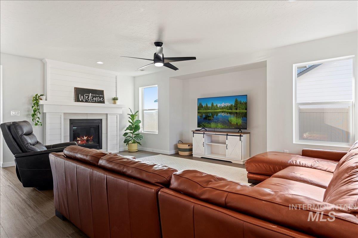 4086 N Kithnos Ave, Meridian, Idaho 83646, 5 Bedrooms, 2.5 Bathrooms, Residential For Sale, Price $575,000,MLS 98972603