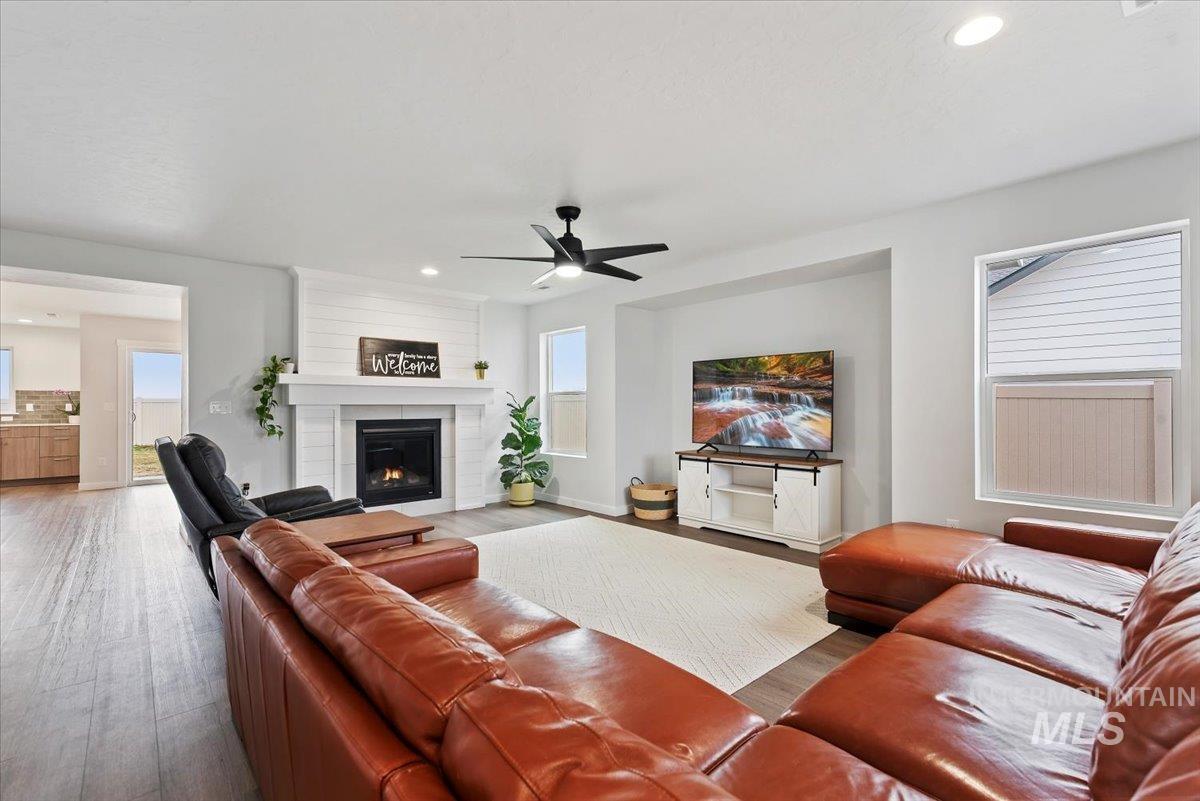 4086 N Kithnos Ave, Meridian, Idaho 83646, 5 Bedrooms, 2.5 Bathrooms, Residential For Sale, Price $580,000,MLS 98972603