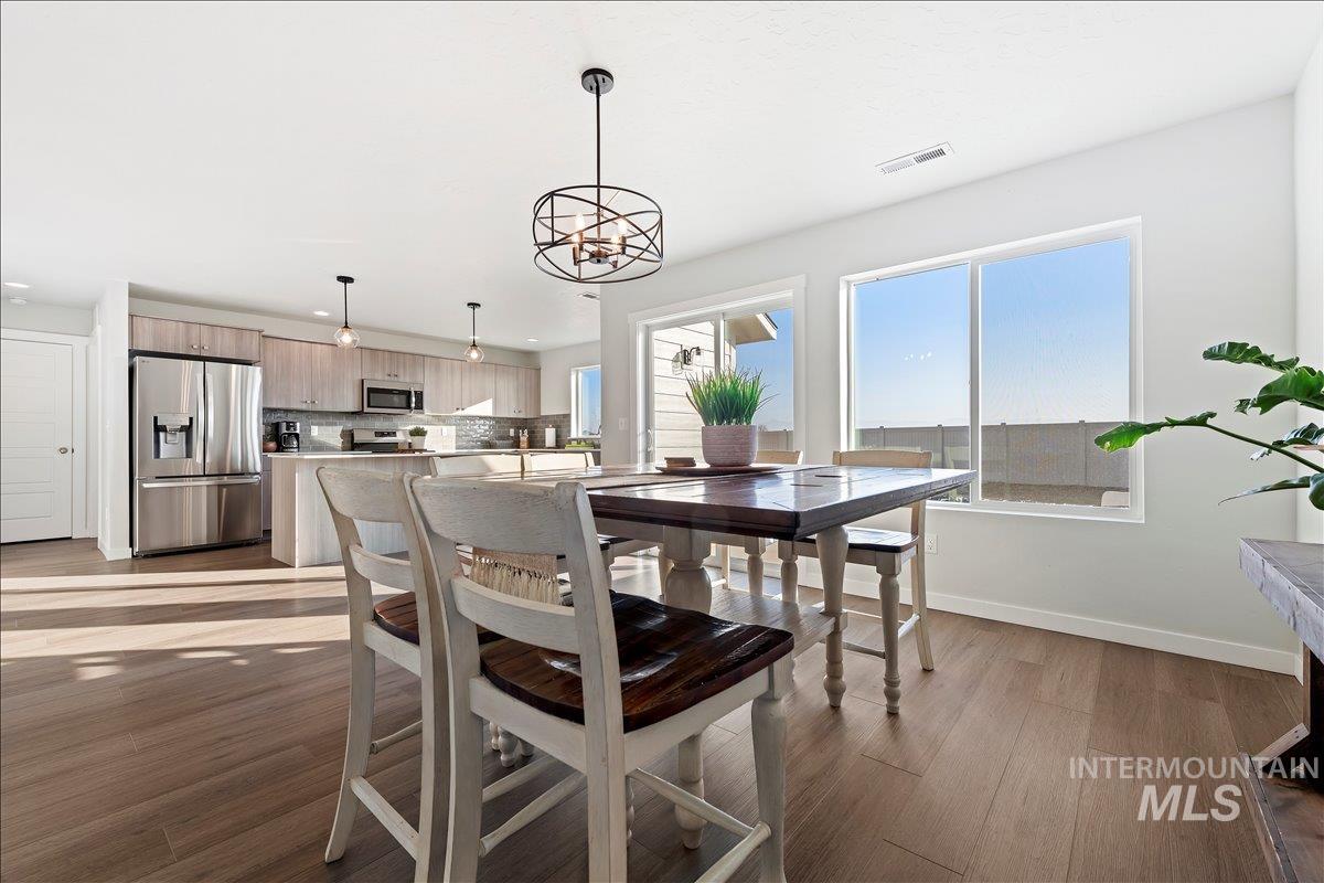 4086 N Kithnos Ave, Meridian, Idaho 83646, 5 Bedrooms, 2.5 Bathrooms, Residential For Sale, Price $575,000,MLS 98972603