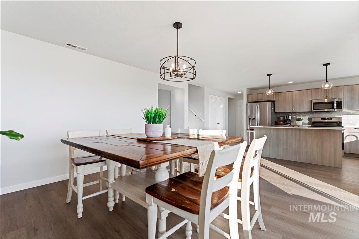 4086 N Kithnos Ave, Meridian, Idaho 83646, 5 Bedrooms, 2.5 Bathrooms, Residential For Sale, Price $575,000,MLS 98972603