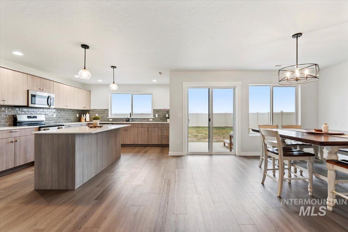 4086 N Kithnos Ave, Meridian, Idaho 83646, 5 Bedrooms, 2.5 Bathrooms, Residential For Sale, Price $580,000,MLS 98972603