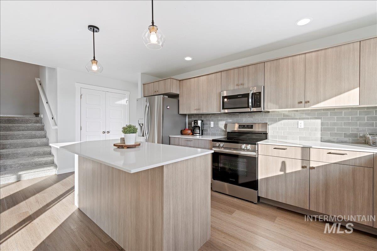 4086 N Kithnos Ave, Meridian, Idaho 83646, 5 Bedrooms, 2.5 Bathrooms, Residential For Sale, Price $575,000,MLS 98972603