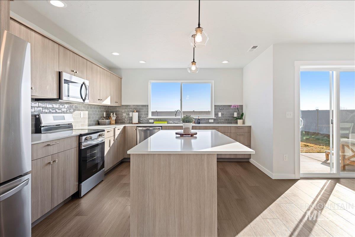 4086 N Kithnos Ave, Meridian, Idaho 83646, 5 Bedrooms, 2.5 Bathrooms, Residential For Sale, Price $575,000,MLS 98972603