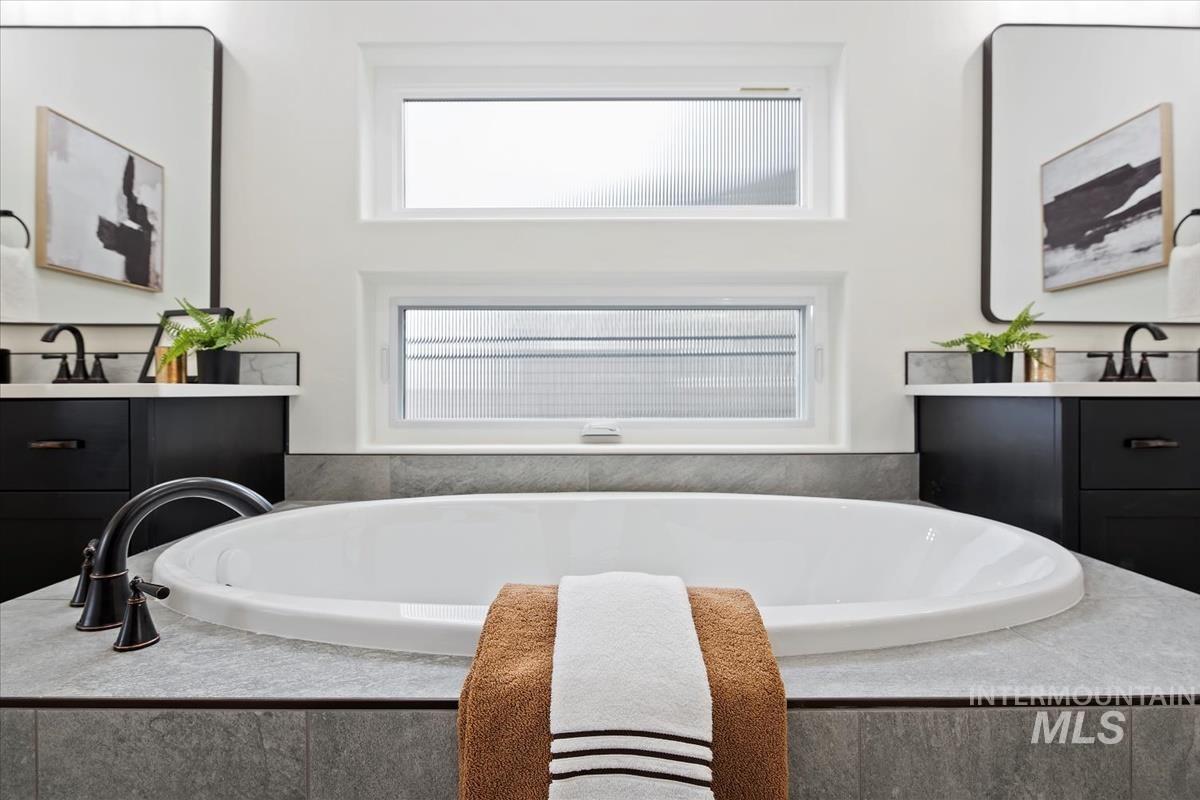 9953 S Peregrine Falcon Ave, Nampa, Idaho 83686, 3 Bedrooms, 3.5 Bathrooms, Residential For Sale, Price $979,900,MLS 98972604