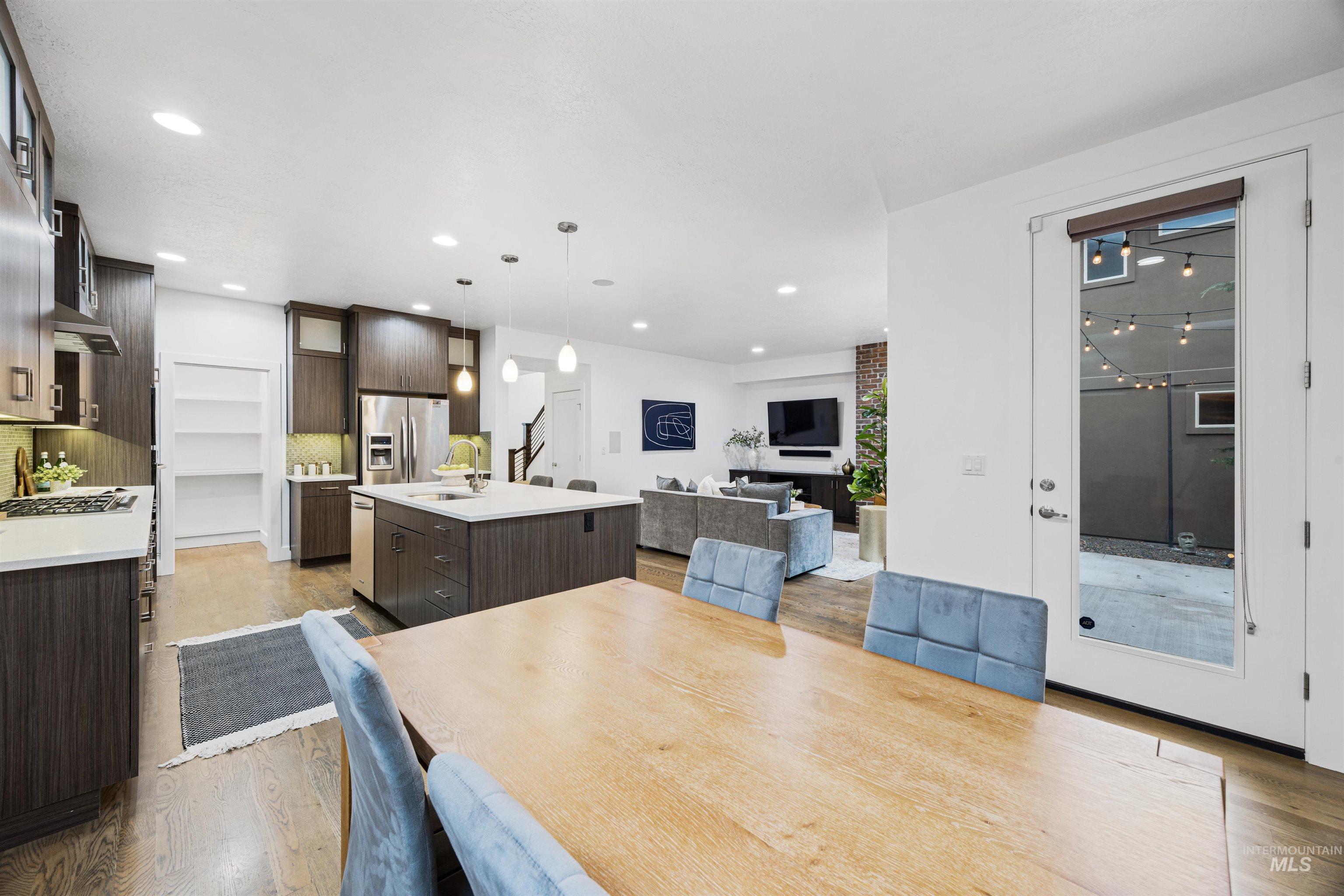 3103 S Old Hickory Way, Boise, Idaho 83716, 5 Bedrooms, 3.5 Bathrooms, Residential For Sale, Price $899,000,MLS 98972606