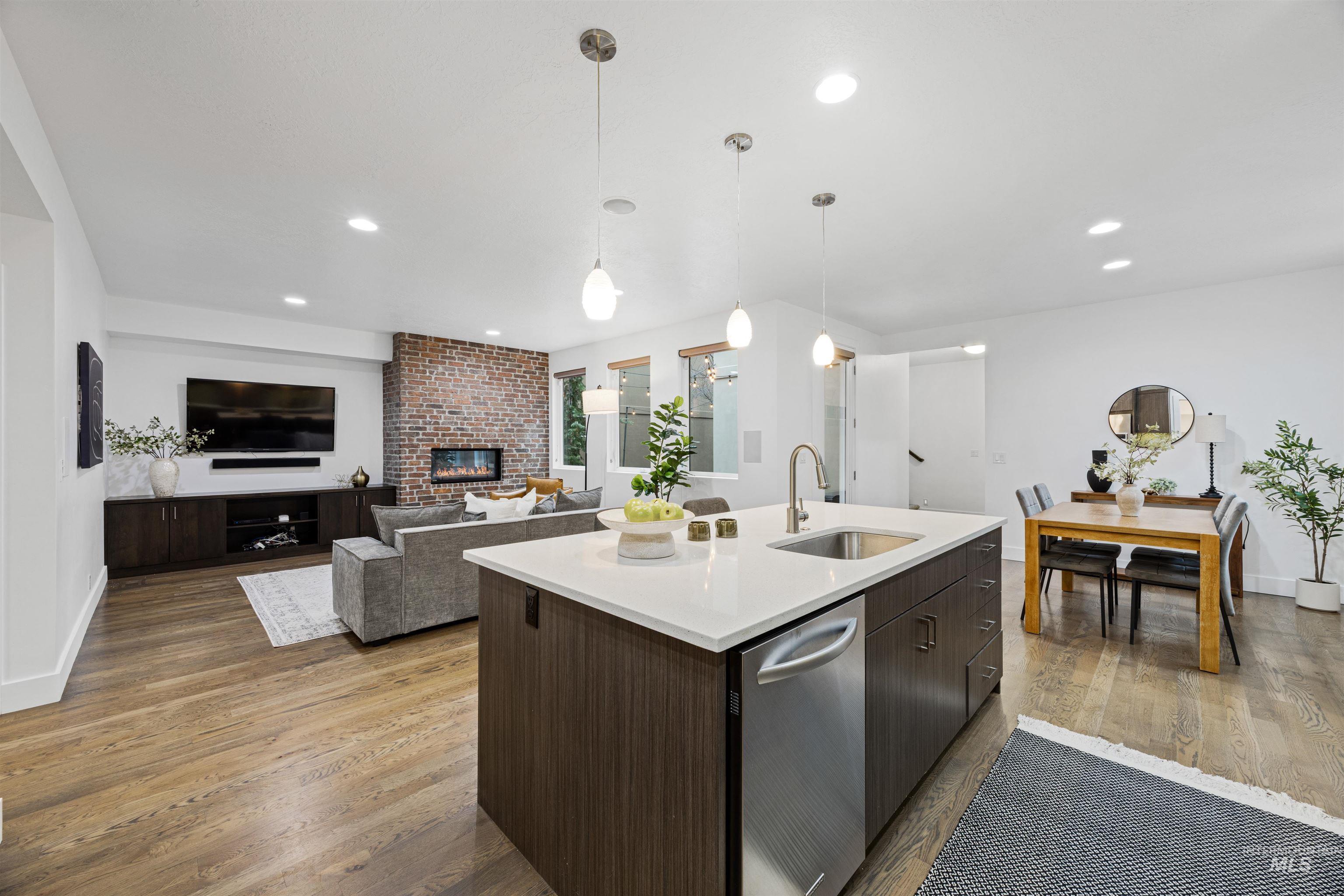 3103 S Old Hickory Way, Boise, Idaho 83716, 5 Bedrooms, 3.5 Bathrooms, Residential For Sale, Price $899,000,MLS 98972606