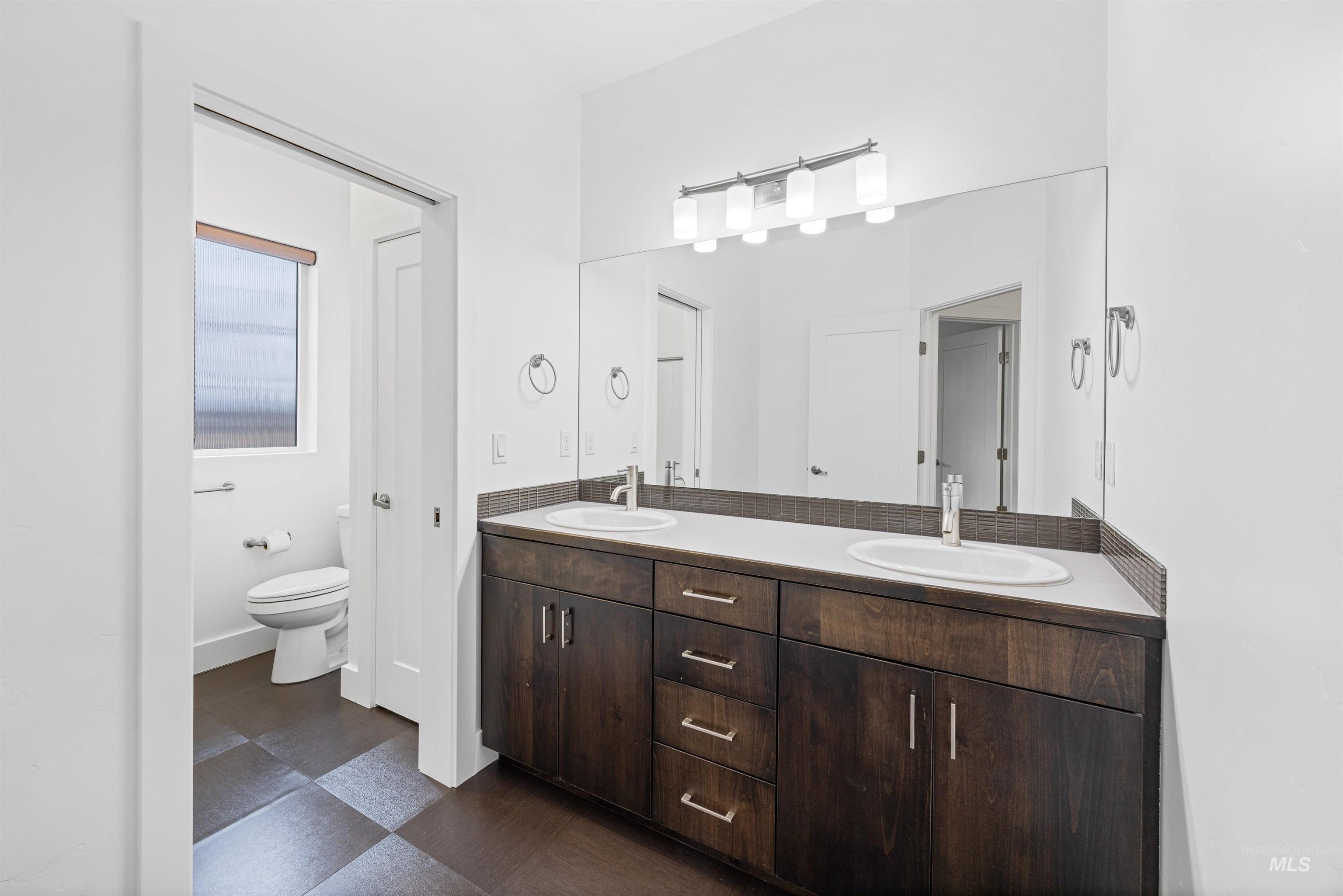 3103 S Old Hickory Way, Boise, Idaho 83716, 5 Bedrooms, 3.5 Bathrooms, Residential For Sale, Price $899,000,MLS 98972606