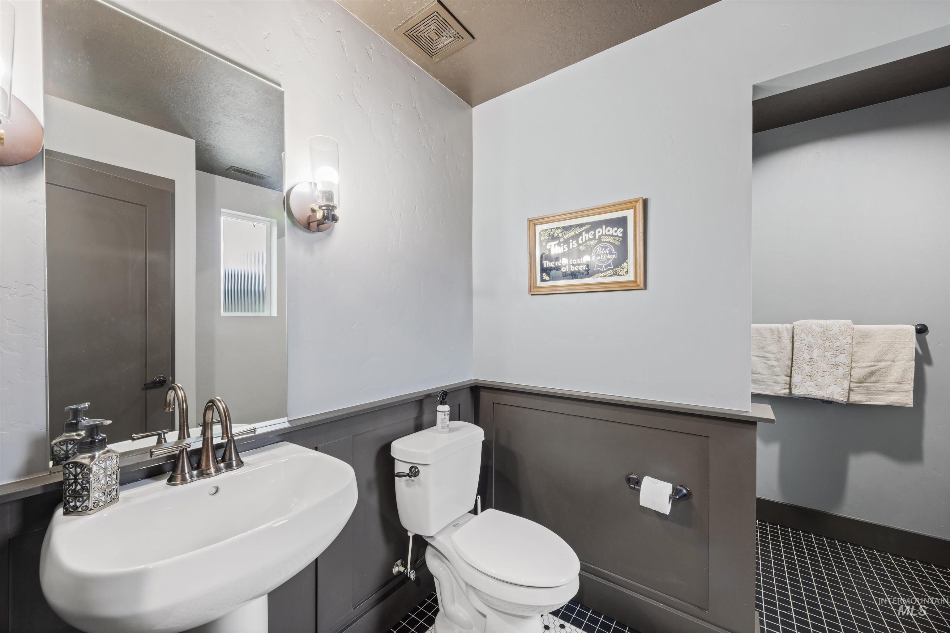 3103 S Old Hickory Way, Boise, Idaho 83716, 5 Bedrooms, 3.5 Bathrooms, Residential For Sale, Price $899,000,MLS 98972606