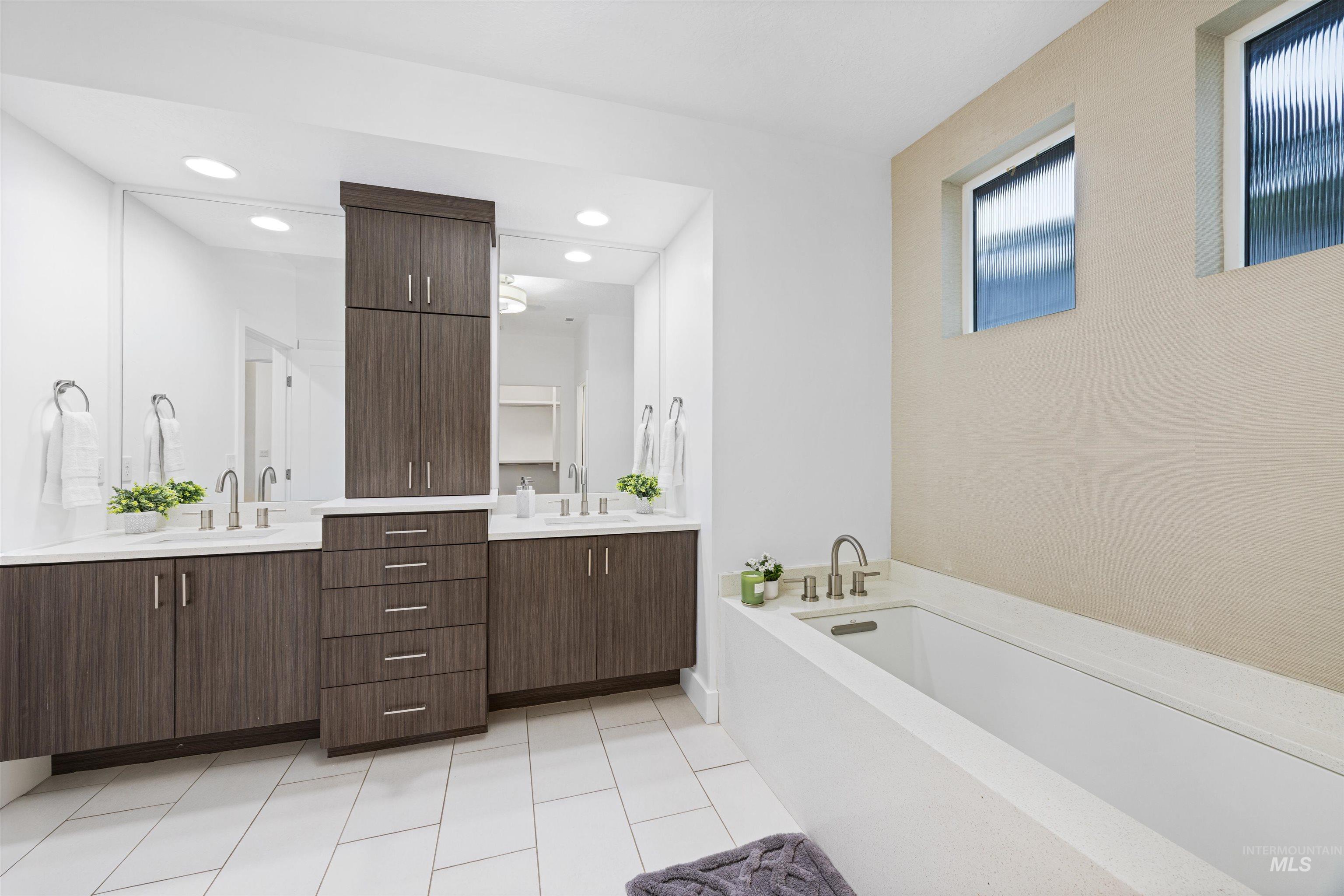 3103 S Old Hickory Way, Boise, Idaho 83716, 5 Bedrooms, 3.5 Bathrooms, Residential For Sale, Price $899,000,MLS 98972606