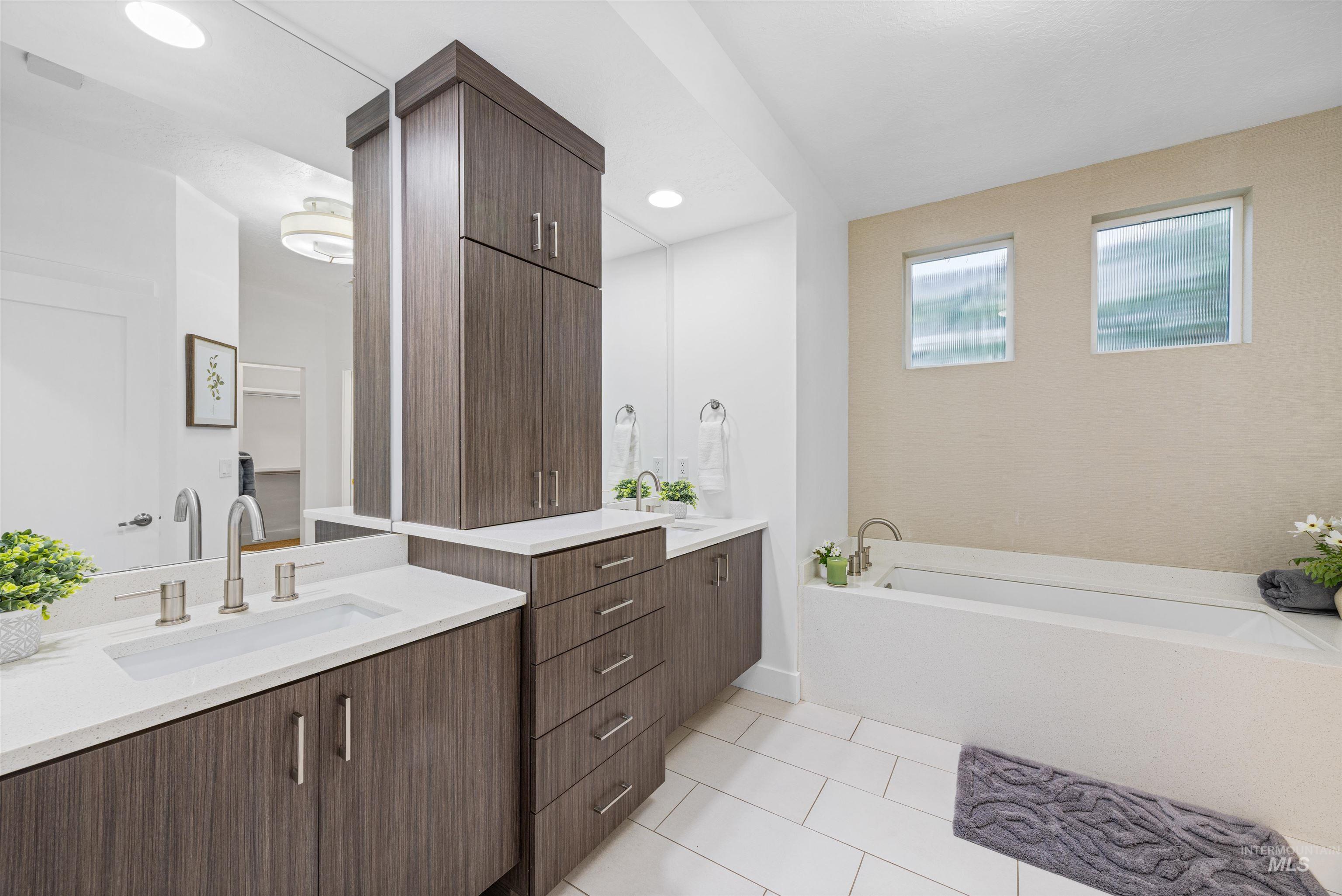 3103 S Old Hickory Way, Boise, Idaho 83716, 5 Bedrooms, 3.5 Bathrooms, Residential For Sale, Price $899,000,MLS 98972606