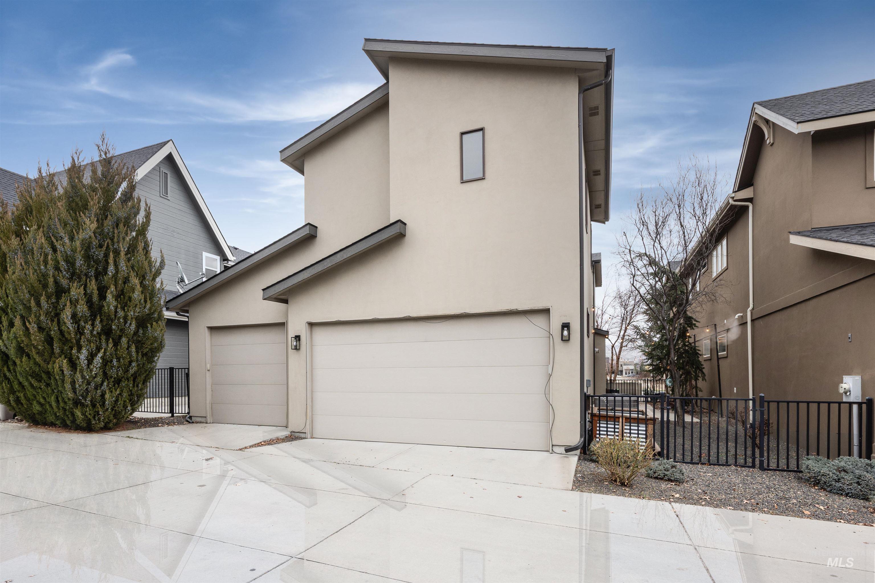 3103 S Old Hickory Way, Boise, Idaho 83716, 5 Bedrooms, 3.5 Bathrooms, Residential For Sale, Price $899,000,MLS 98972606