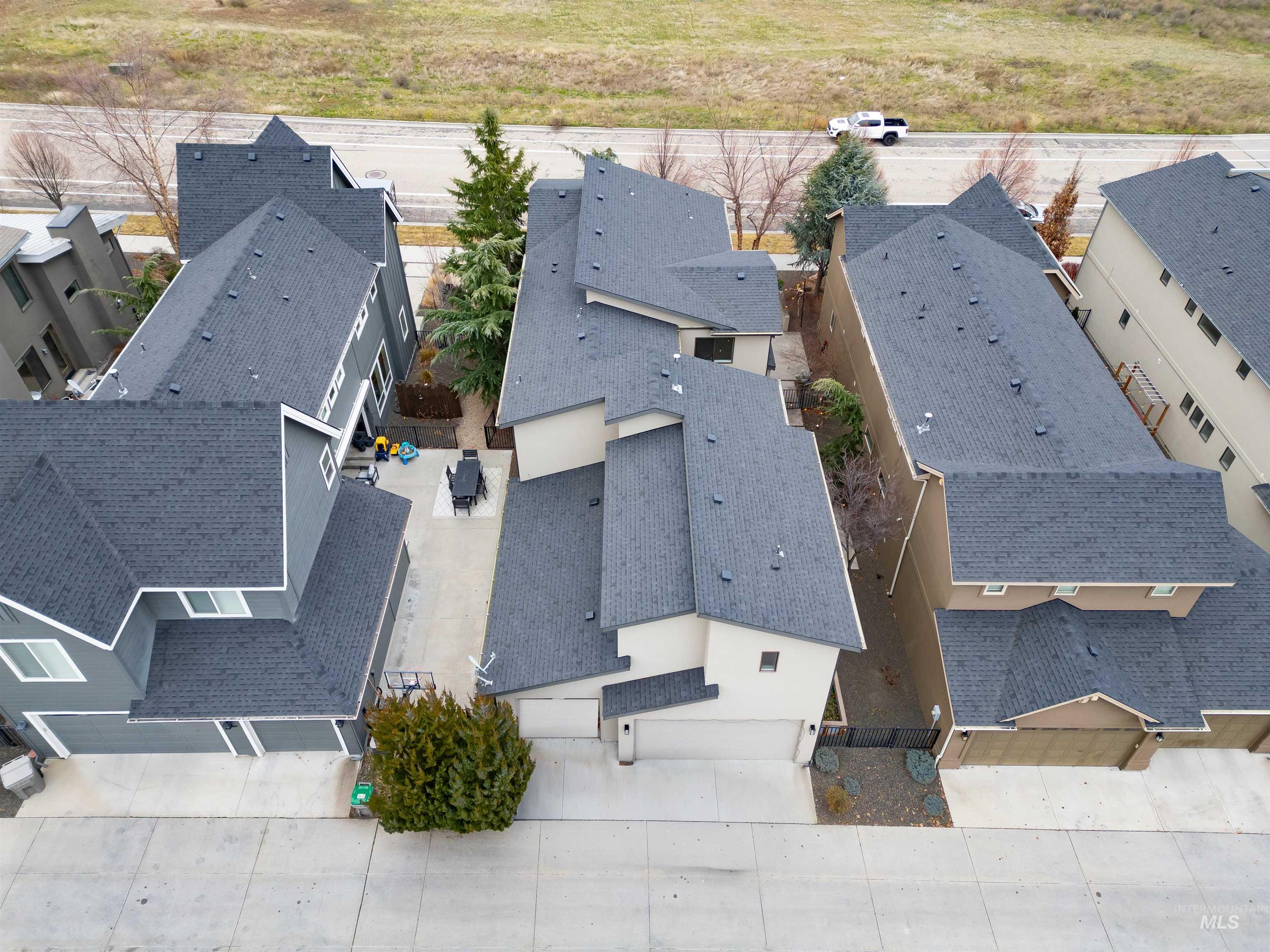 3103 S Old Hickory Way, Boise, Idaho 83716, 5 Bedrooms, 3.5 Bathrooms, Residential For Sale, Price $899,000,MLS 98972606