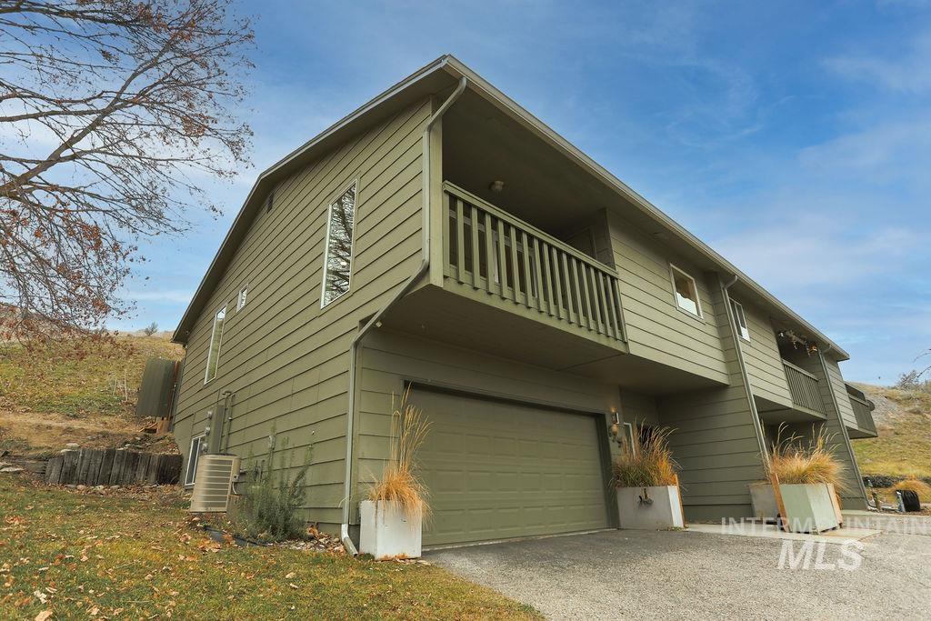 4756 Bitterbrush, Boise, Idaho 83703, 3 Bedrooms, 2 Bathrooms, Residential For Sale, Price $454,900,MLS 98972608