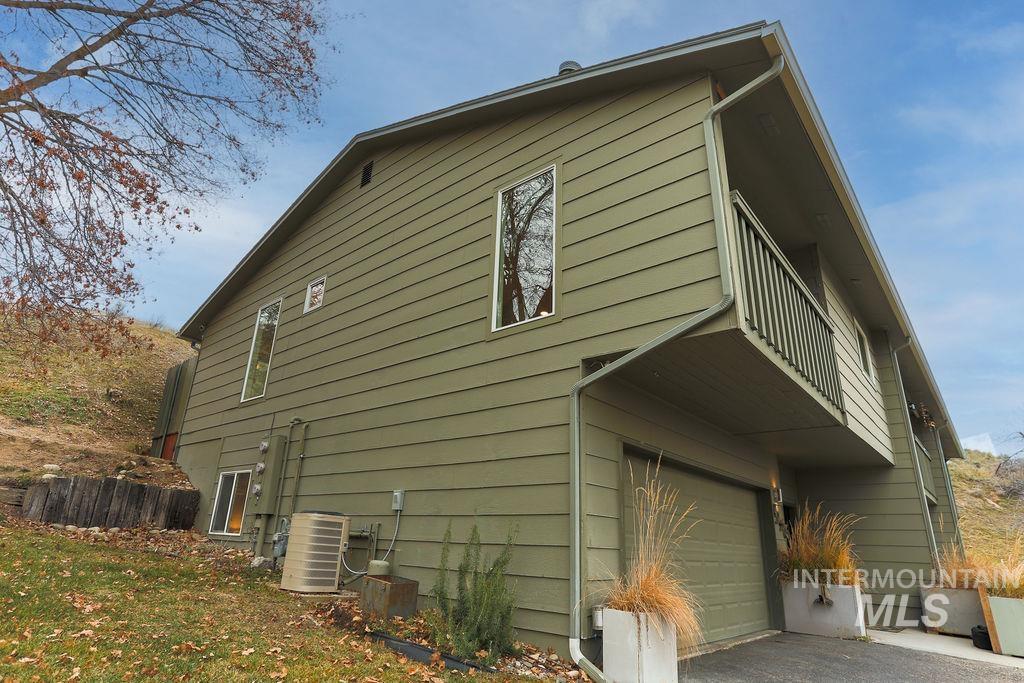 4756 Bitterbrush, Boise, Idaho 83703, 3 Bedrooms, 2 Bathrooms, Residential For Sale, Price $454,900,MLS 98972608