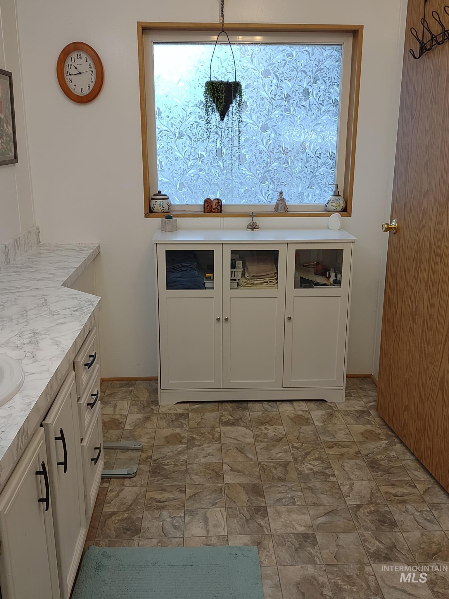 469010 Highway 95, Sagle, Idaho 83860, 2 Bedrooms, 2 Bathrooms, Residential For Sale, Price $174,900,MLS 98972610