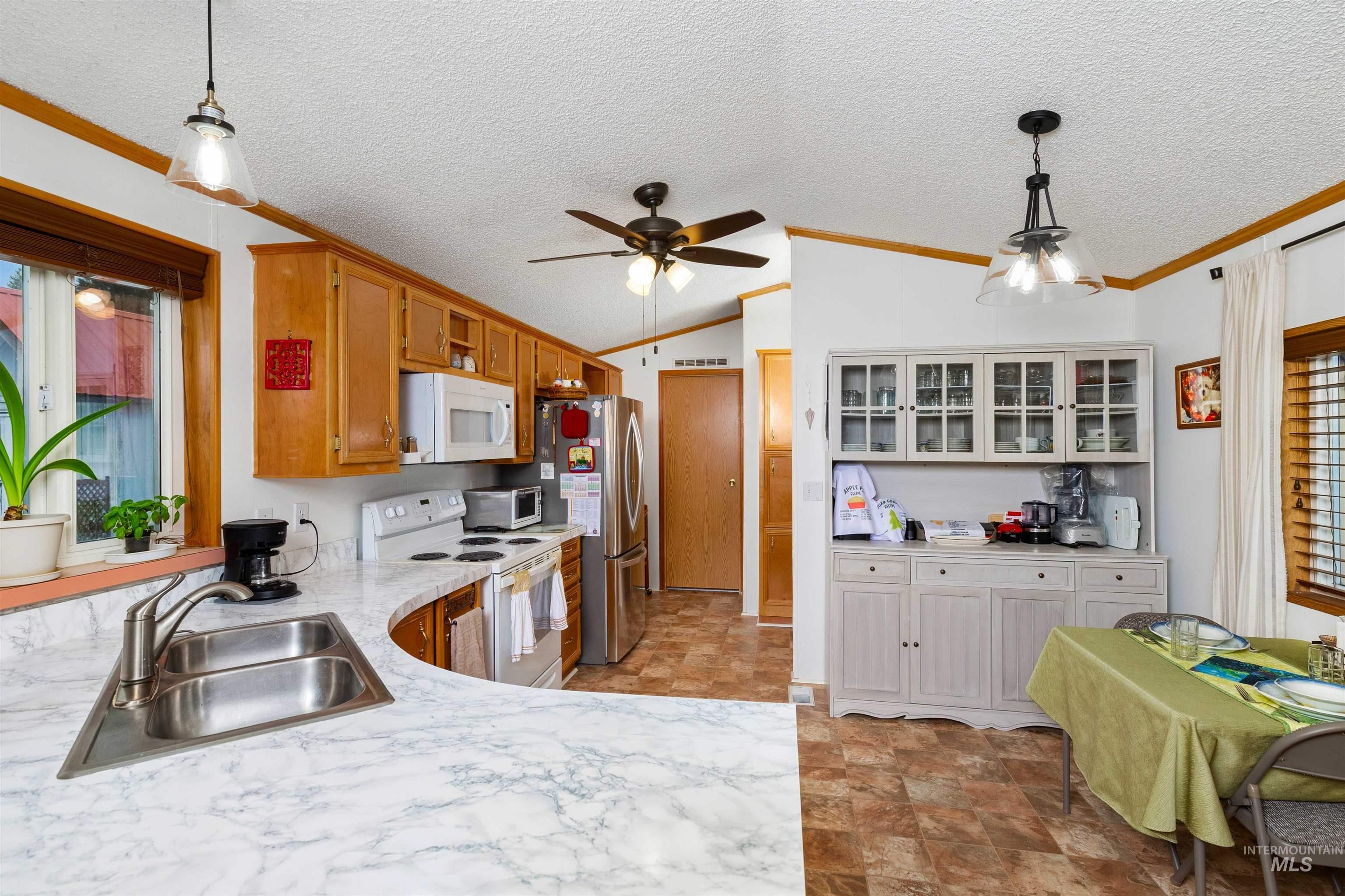 469010 Highway 95, Sagle, Idaho 83860, 2 Bedrooms, 2 Bathrooms, Residential For Sale, Price $174,900,MLS 98972610