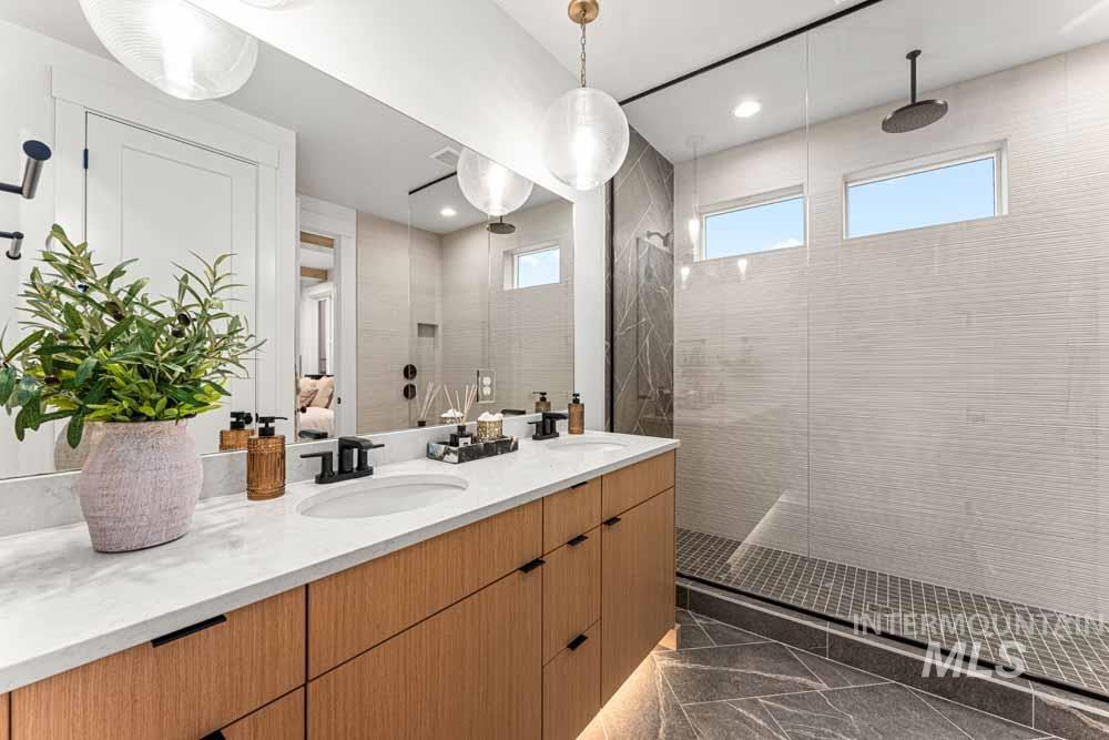 411 E Lombard Ln, Eagle, Idaho 83616, 4 Bedrooms, 3.5 Bathrooms, Residential For Sale, Price $769,900,MLS 98972615