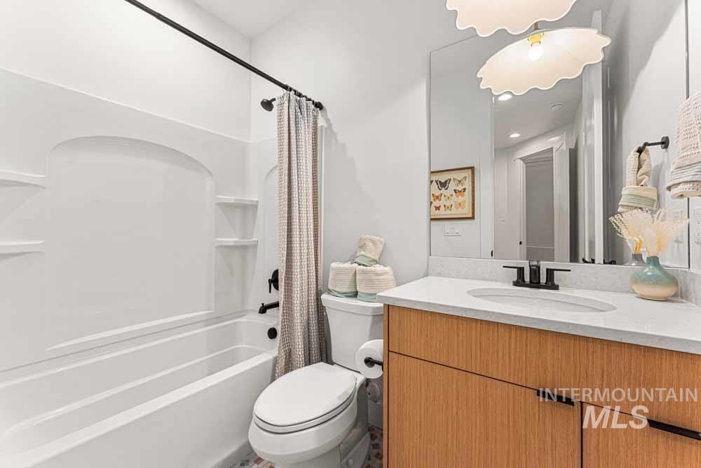 411 E Lombard Ln, Eagle, Idaho 83616, 4 Bedrooms, 3.5 Bathrooms, Residential For Sale, Price $769,900,MLS 98972615