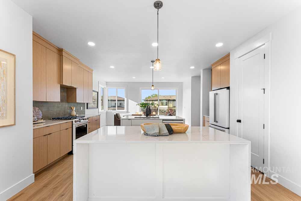 411 E Lombard Ln, Eagle, Idaho 83616, 4 Bedrooms, 3.5 Bathrooms, Residential For Sale, Price $769,900,MLS 98972615