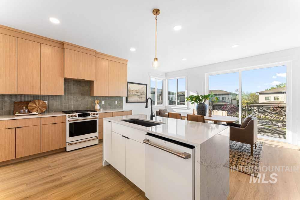 411 E Lombard Ln, Eagle, Idaho 83616, 4 Bedrooms, 3.5 Bathrooms, Residential For Sale, Price $769,900,MLS 98972615