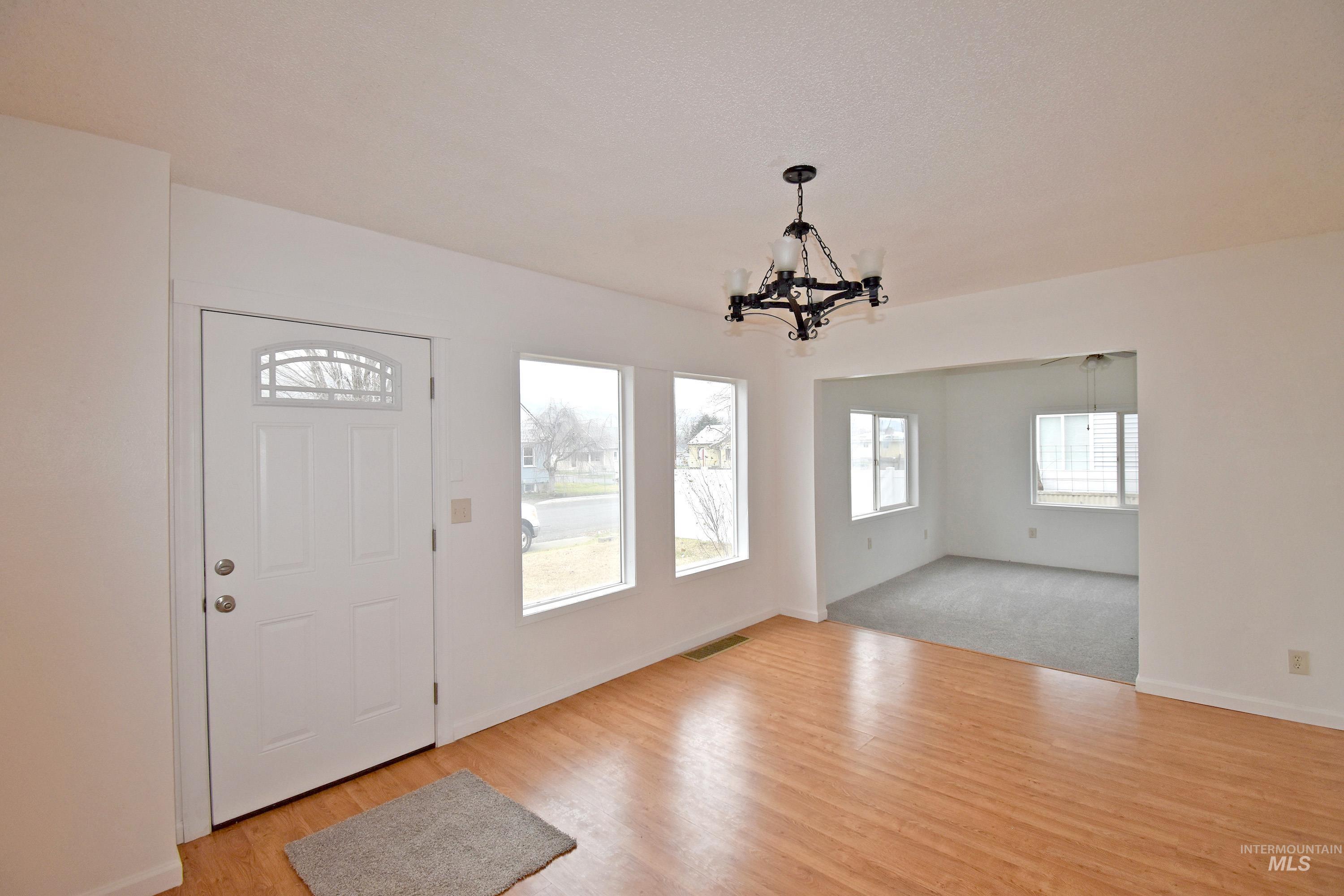 907 Maple Street, Clarkston, Washington 99403, 2 Bedrooms, 1 Bathroom, Residential For Sale, Price $279,000,MLS 98972617