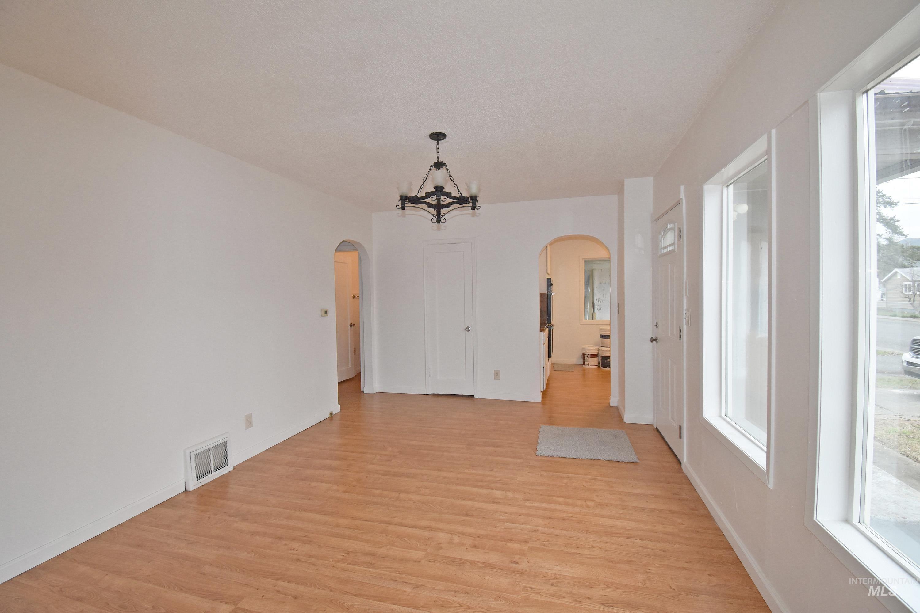 907 Maple Street, Clarkston, Washington 99403, 2 Bedrooms, 1 Bathroom, Residential For Sale, Price $279,000,MLS 98972617