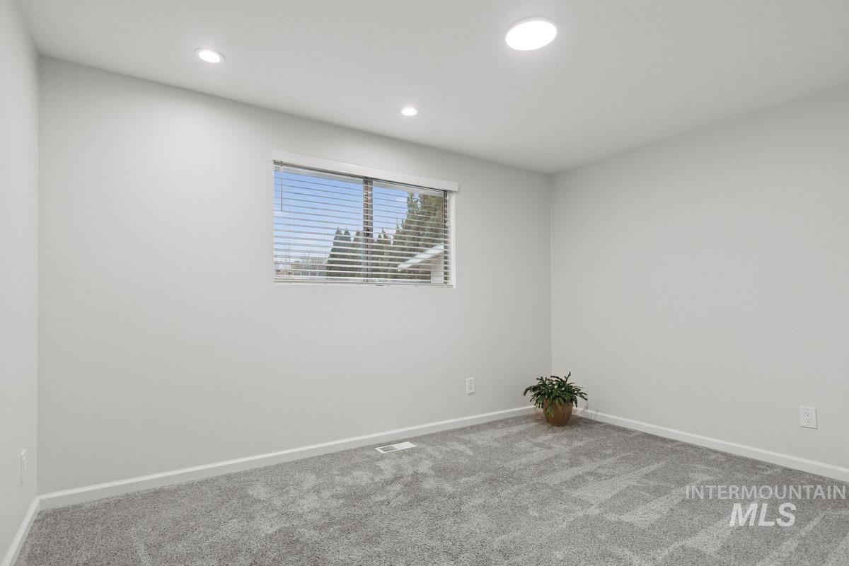 8341 W Bloomfield Dr, Boise, Idaho 83704, 3 Bedrooms, 2.5 Bathrooms, Residential For Sale, Price $398,937,MLS 98972618