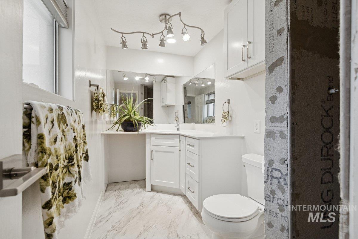 8341 W Bloomfield Dr, Boise, Idaho 83704, 3 Bedrooms, 2.5 Bathrooms, Residential For Sale, Price $398,937,MLS 98972618