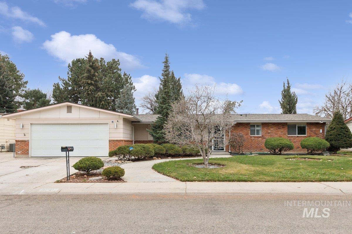 8341 W Bloomfield Dr, Boise, Idaho 83704, 3 Bedrooms, 2.5 Bathrooms, Residential For Sale, Price $398,937,MLS 98972618