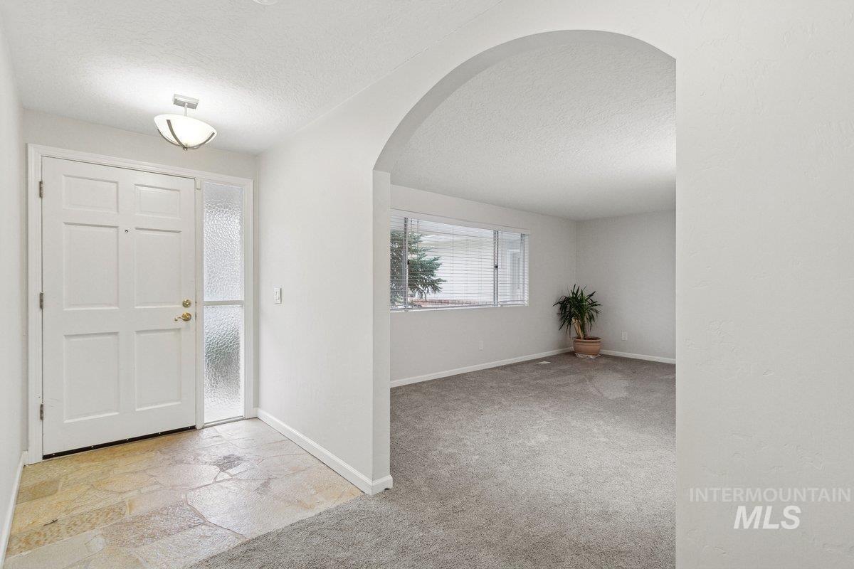 8341 W Bloomfield Dr, Boise, Idaho 83704, 3 Bedrooms, 2.5 Bathrooms, Residential For Sale, Price $398,937,MLS 98972618