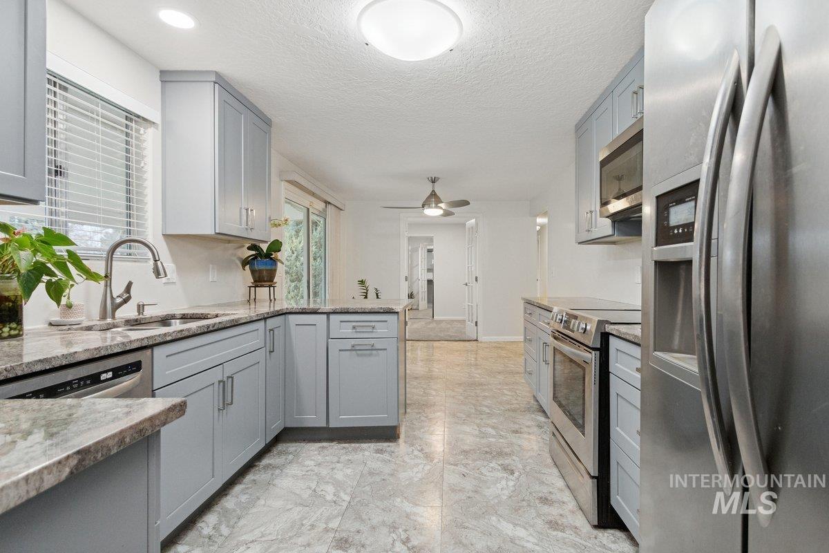 8341 W Bloomfield Dr, Boise, Idaho 83704, 3 Bedrooms, 2.5 Bathrooms, Residential For Sale, Price $398,937,MLS 98972618