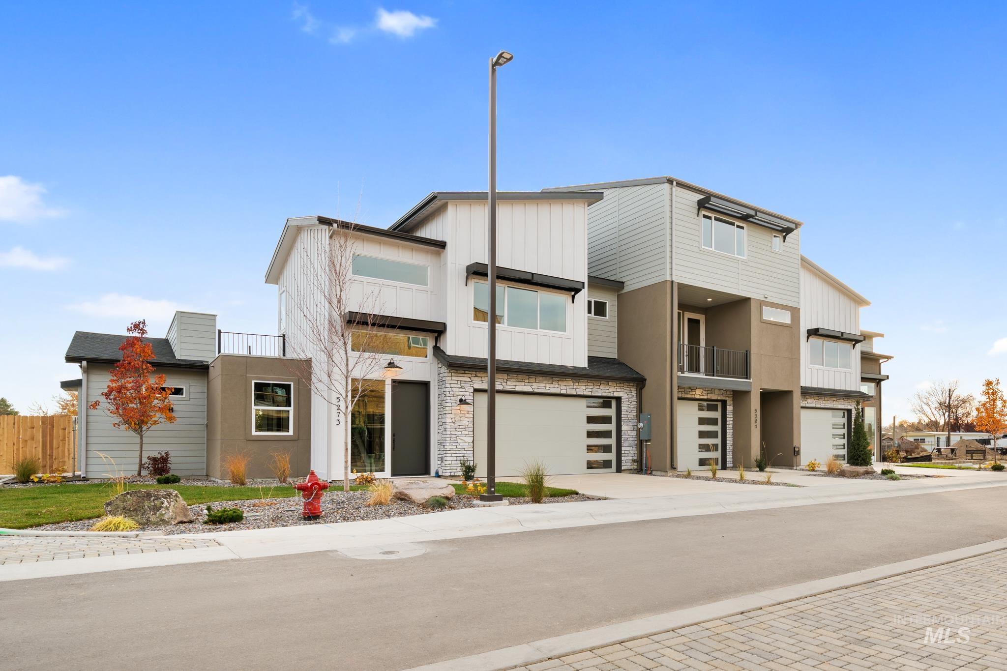 5264 N River Water Ln, Garden City, Idaho 83714, 3 Bedrooms, 2.5 Bathrooms, Residential For Sale, Price $749,900,MLS 98972619