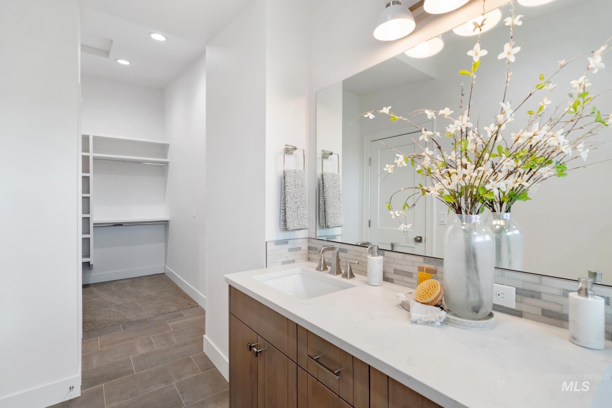 5264 N River Water Ln, Garden City, Idaho 83714, 3 Bedrooms, 2.5 Bathrooms, Residential For Sale, Price $749,900,MLS 98972619