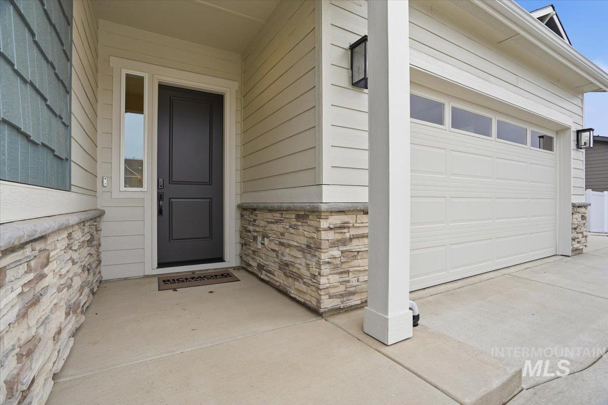 857 N Falling Water Way, Eagle, Idaho 83616, 3 Bedrooms, 2.5 Bathrooms, Residential For Sale, Price $839,990,MLS 98972621